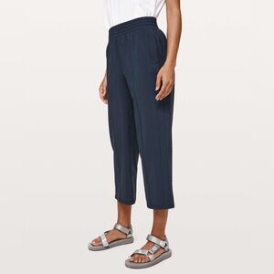Lululemon Wanderer Crop pants in navy blue size 8